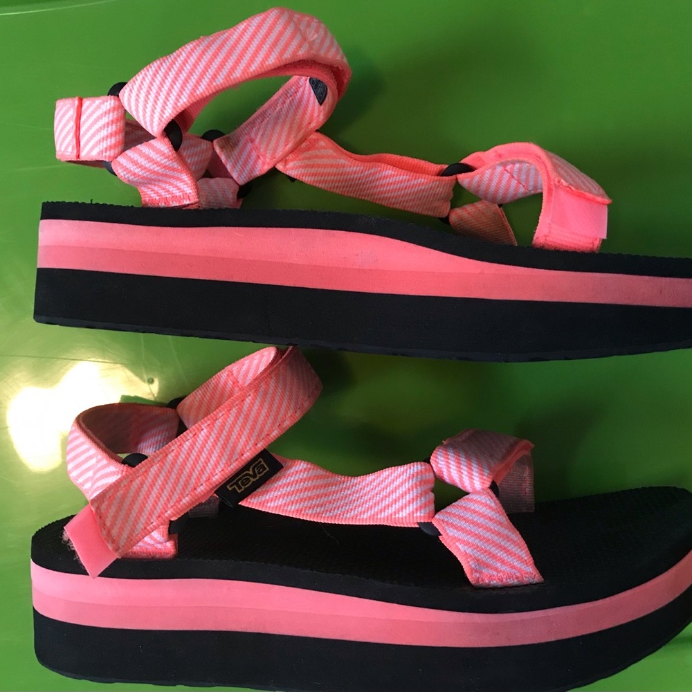 Teva- coral stripe. women’s size 8.